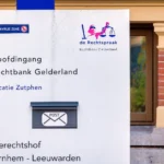 Thuisbatterij aan de muur in een woning, consument krijgt aanbetaling thuisbatterij terug na rechterlijke uitspraak