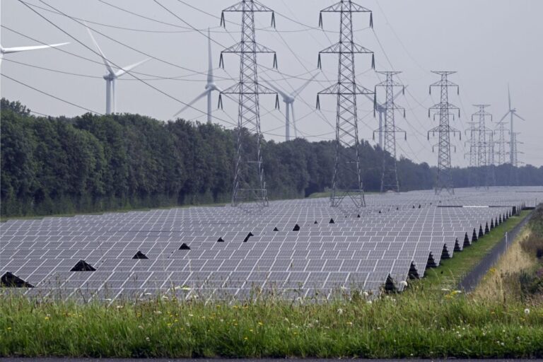 CO2-uitstoot Nederland stijgt terwijl groene stroomproductie een record bereikt