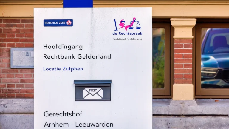 Huurcontract zonnepanelen op een woning met panelen op het dak