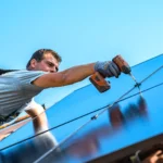Zelfstroom contracten voor zonnepanelen op het dak van een woonhuis