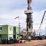 Boorinstallatie voor diepe geothermie die aardwarmte wint uit kilometers diepe gesteentelagen