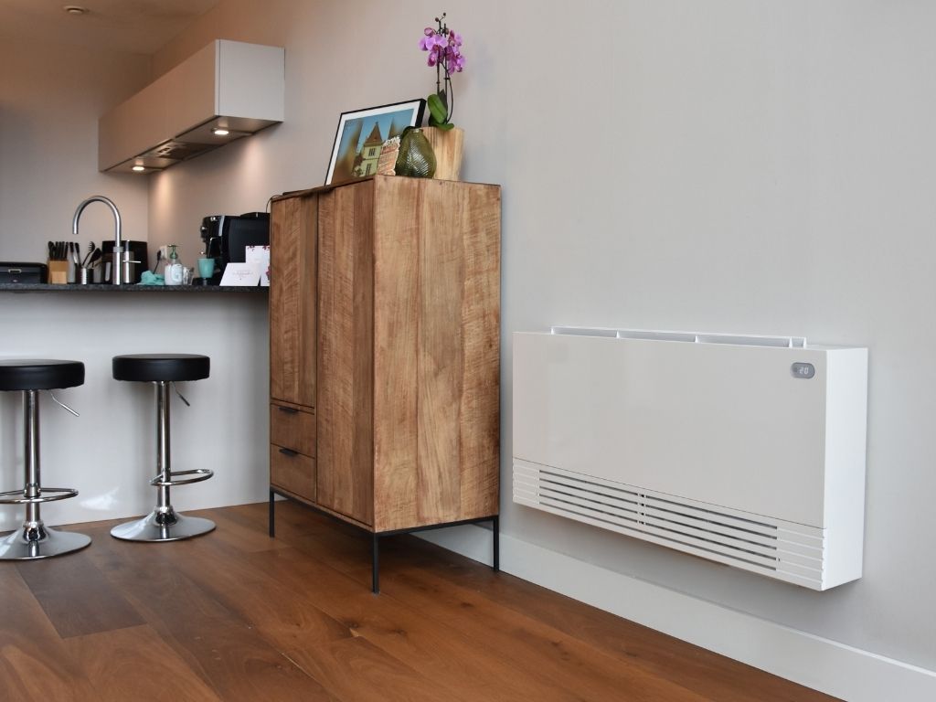 Ventilatorconvector voor lage temperatuur verwarming vervangt traditionele radiator in bestaande woning