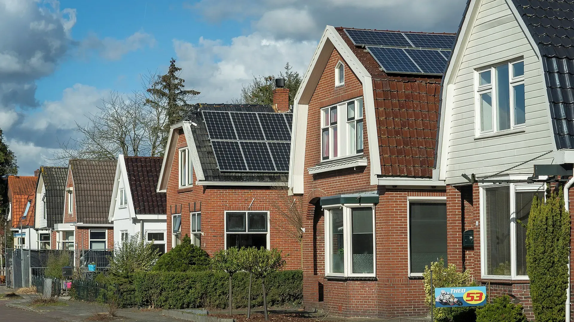Enexis Zonnedimmer dimt panelen op daken tijdens zonnige piekmomenten