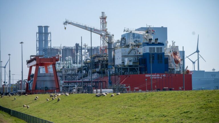 Gesloten fabriek in Nederland waar fabrieken sluiten en de gaskosten stijgen