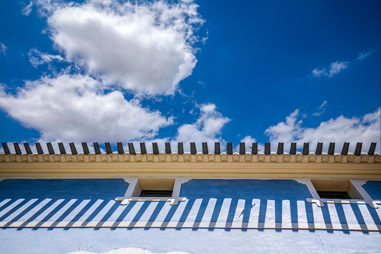 Hitte in huis: woning met zonwering tegen de felle zomerzon
