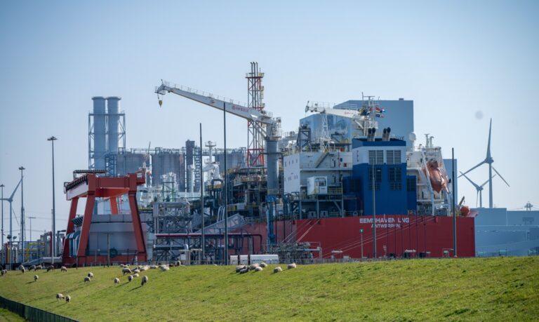 Drijvende LNG-terminal bij Groningen voor de Nederlandse gasimport