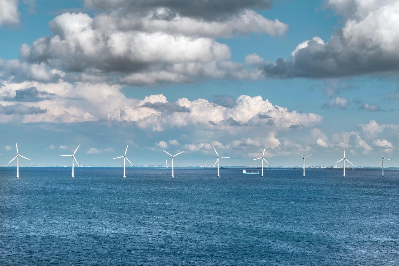 Windenergie op zee: windturbines in de Noordzee bij IJmuiden Ver