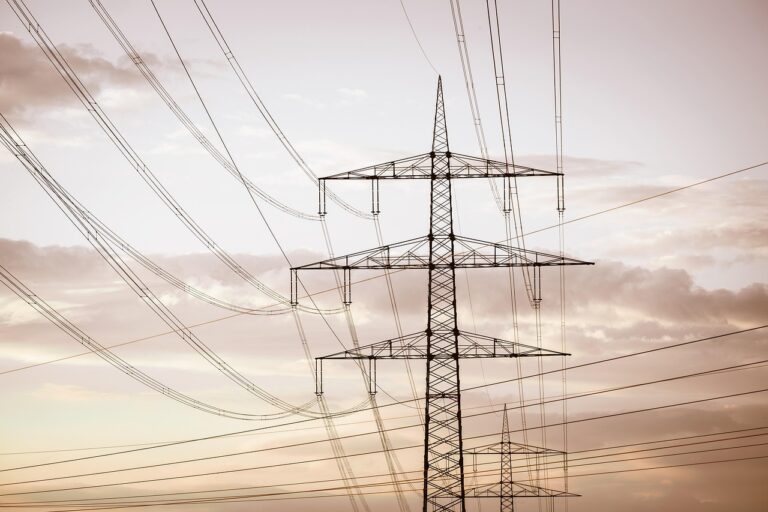 Hoogspanningsmasten in Nederland waarvoor provincies nu de regie krijgen over het hoogspanningsnet