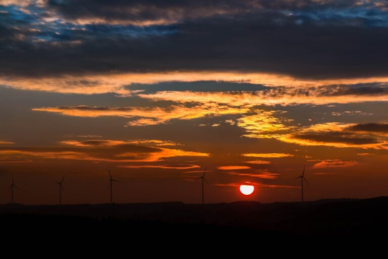 repowering windturbines op land in Nederland, verouderde windmolens worden vervangen door nieuwe exemplaren